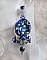 BO Blue Palace brod&eacute;es avec des cabochons facett&eacute;es en verre, des coupelles en forme de fleurs filigran&eacute;es, perles rondes facett&eacute;es Bleu-Marine AB et rocailles. Mont&eacute;es sur des clous en Argent 925