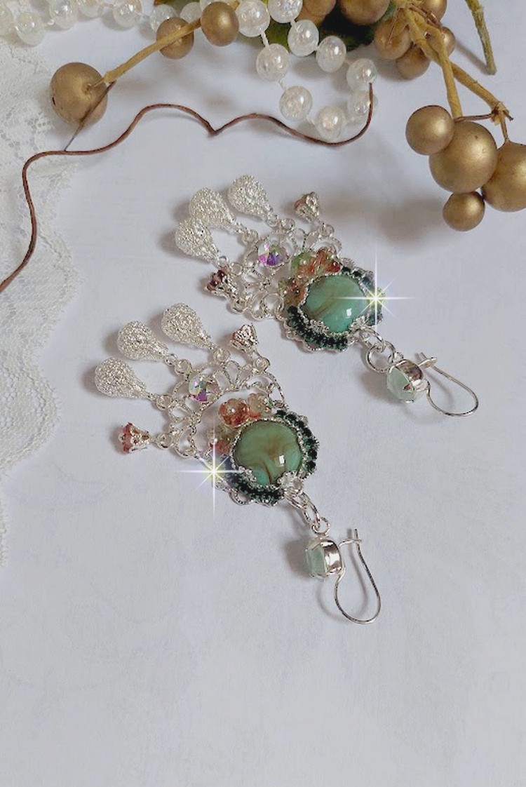 BO Blush Light green mont&eacute;es avec cabochons, estampes, breloques, perles Cristal Swarovski