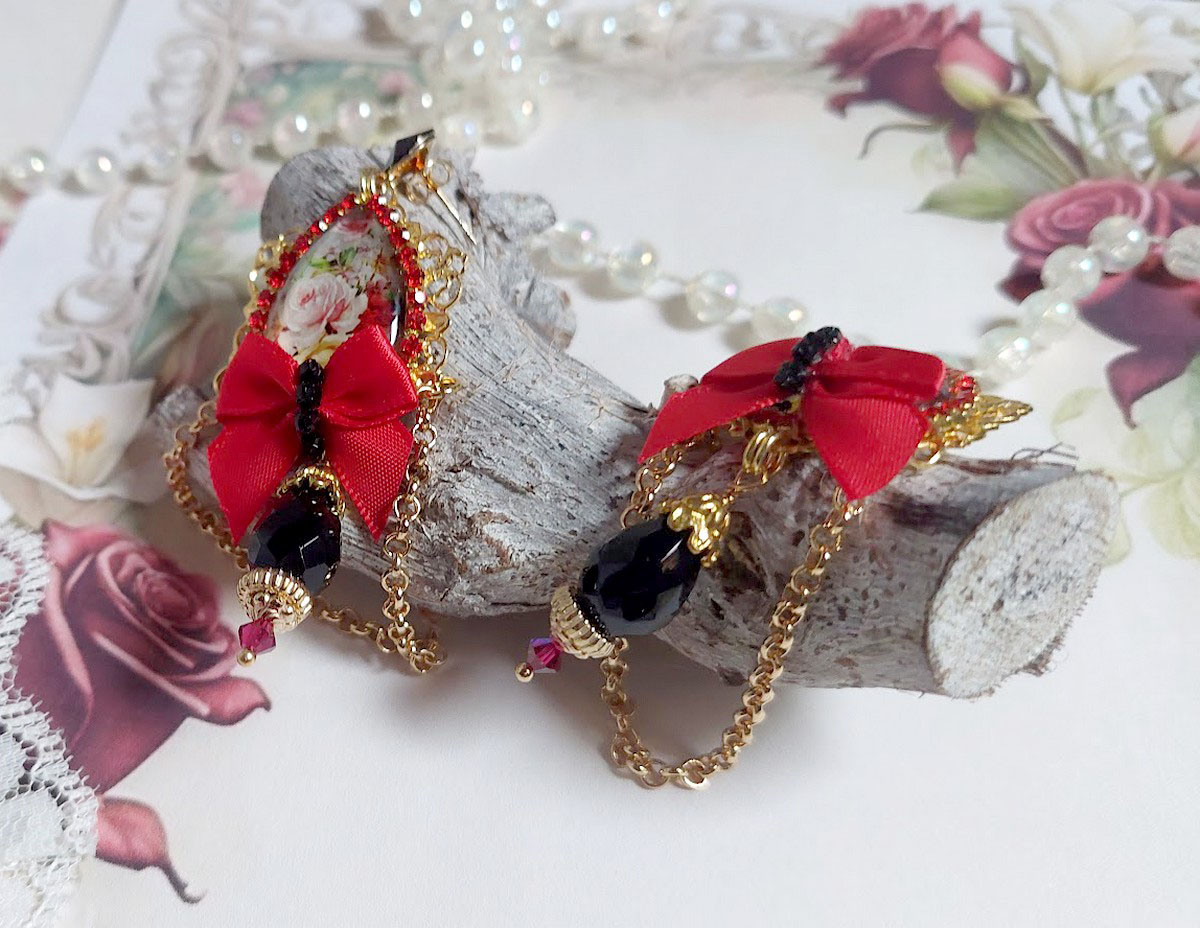 BO Bonheur mont&eacute;es avec cabochons poires, n&oelig;ud satin, cha&icirc;ne strass, gouttes et cristal Swarovski