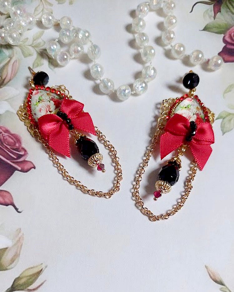 BO Bonheur mont&eacute;es avec cabochons poires, n&oelig;ud satin, cha&icirc;ne strass, gouttes et cristal Swarovski