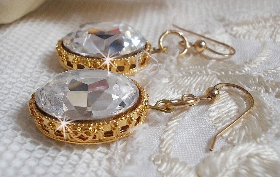Boucles d'oreilles artisanales en cristal Swarovski et Gold Filled.