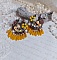 BO Bouquet Exotique mont&eacute;es avec dagues en verre, fleurs &eacute;poxy, fleurs en r&eacute;sine peintes &agrave; la main, cabochons en cristal et boucles estampes demi-lune