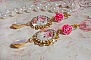 BO Bouquet Valentine, cabochons en verre strass&eacute;s de cristaux, roses en r&eacute;sine, poires Rose Opale en cristal et dormeuses dor&eacute;es Laiton