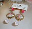 BO Bouquet Valentine, cabochons en verre strass&eacute;s de cristaux, roses en r&eacute;sine, poires Rose Opale en cristal et dormeuses dor&eacute;es Laiton