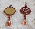 BO Topaz brod&eacute;es avec des cabochons Acajou en Nacre, des perles rondes lisses Topaz &agrave; laquelle s'ajoute des toupies Indian Red, rocailles et pendants mont&eacute;s avec des dormeuses en Laiton