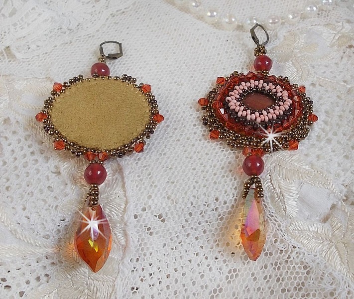 BO Topaz brod&eacute;es avec des cabochons Acajou en Nacre, des perles rondes lisses Topaz &agrave; laquelle s'ajoute des toupies Indian Red, rocailles et pendants mont&eacute;s avec des dormeuses en Laiton