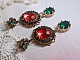BO Cama&iuml;eu de Rouge et vert mont&eacute;es avec des cabochons en cristal Emerald et cha&icirc;ne Emeraude, pendentifs en zirconium sur des estampes et boucles d&rsquo;oreilles Bronze en Laiton et M&eacute;tal 