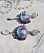 BO Cara&iuml;bes mont&eacute;es avec fleurs, strass, estampes, calottes, perles cristal Swarovski et clous d&rsquo;oreilles 