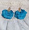 BO Charming Blue cr&eacute;&eacute;es avec p&eacute;tales de rose tissu, embouts demi-lunes et perles cristal Swarovski