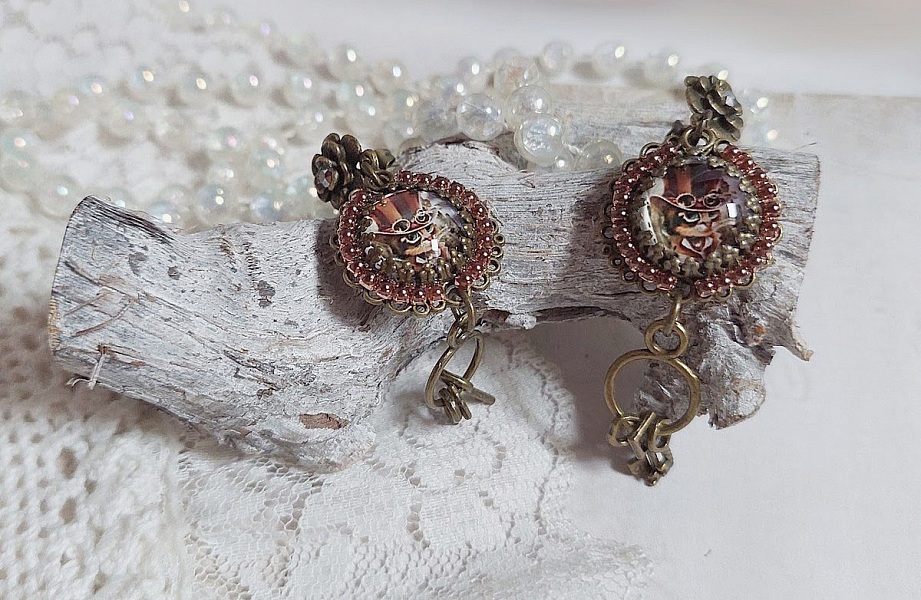 BO Chata Steampunk mont&eacute;es avec breloques cl&eacute;s, strass, cabochons loupes et perles Cristal Swarovski