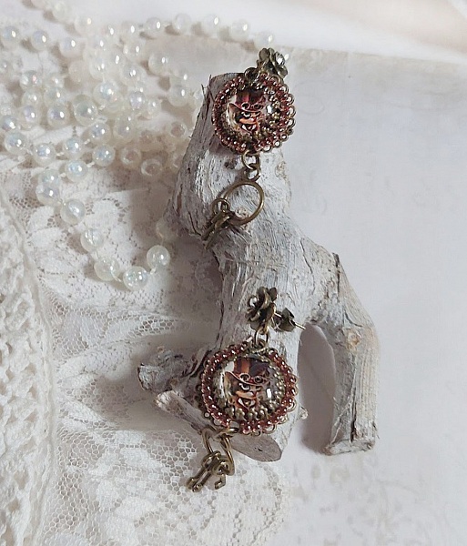 BO Chata Steampunk mont&eacute;es avec breloques cl&eacute;s, strass, cabochons loupes et perles Cristal Swarovski