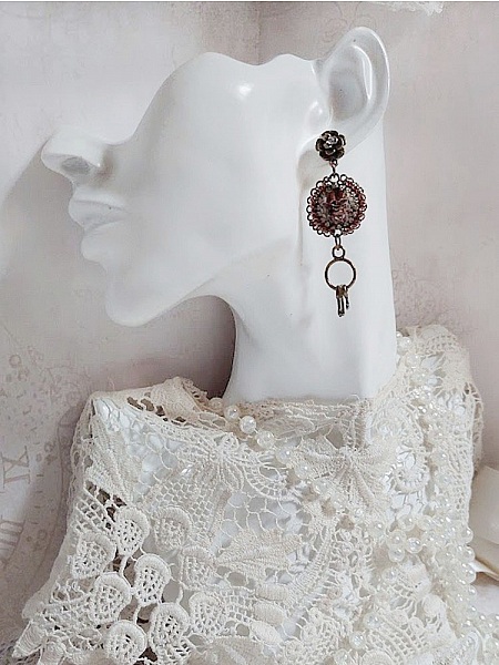 BO Chata Steampunk mont&eacute;es avec breloques cl&eacute;s, strass, cabochons loupes et perles Cristal Swarovski