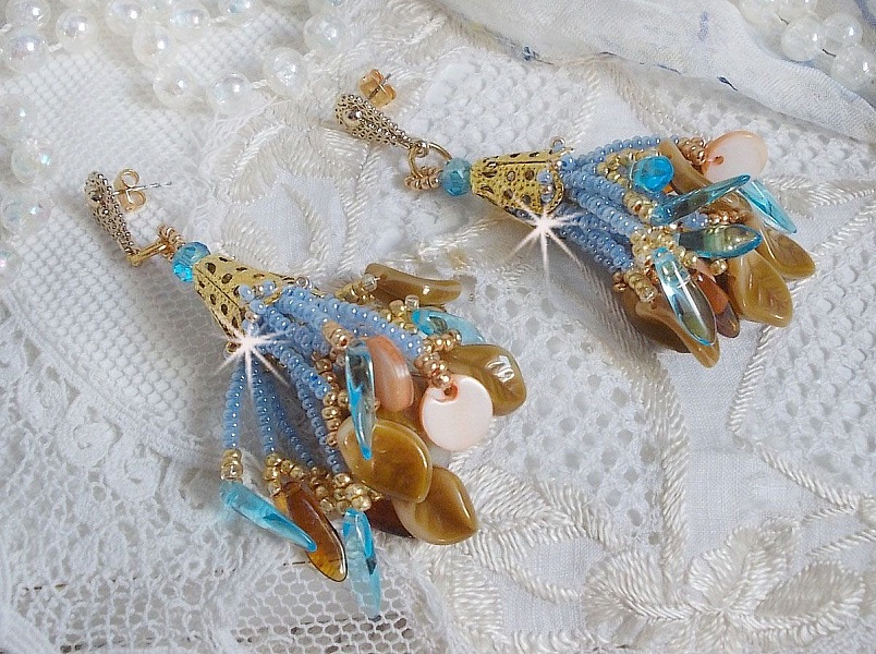 Boucles d'oreilles artisanales style amérindien en perles et nacre.