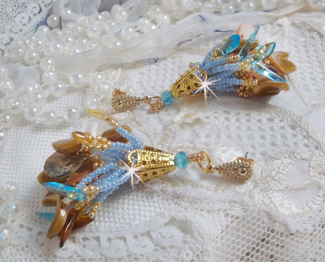 Boucles d'oreilles artisanales style amérindien en nacre et perles.
