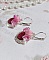 BO C&oelig;ur Ardent mont&eacute;es avec des dormeuses argent&eacute;es &agrave; laquelle s&rsquo;ajoute des c&oelig;urs paillet&eacute;s en r&eacute;sine Fuchsia. Ils sont orn&eacute;s d&rsquo;un bouquet de fleurs en verre &agrave; la couleur Rose pour un style romantique
