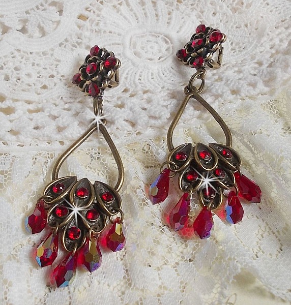BO Irr&eacute;sistible Rubis mont&eacute;es sur des chandeliers avec des cristaux de Swarovski