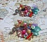 Boucles d'oreilles artisanales fleuries en argent et pierres naturelles.