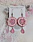 Boucles d'oreilles Dahlia brodées en perles et sequins roses.