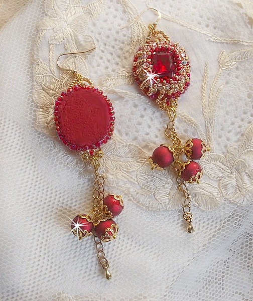 BO Nous Deux brod&eacute;es avec cabochons et perles en cristal Swarovski, crochets d'oreilles en or Gold Filled 14 carats