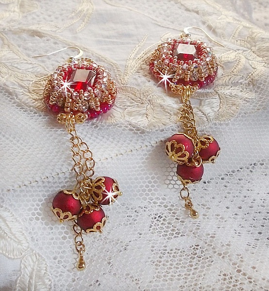 BO Nous Deux brod&eacute;es avec cabochons et perles en cristal Swarovski, crochets d'oreilles en or Gold Filled 14 carats