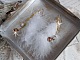 BO Douce Blanche aux plumes blanches, perles en plaqu&eacute; Or et Cuivre/Argent, crochets d'oreilles avec un cristal. Un look Am&eacute;rindien 