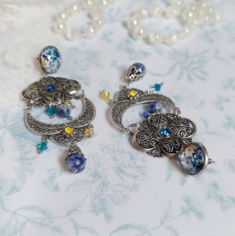 BO Il Etait une Fois cr&eacute;&eacute;es avec m&eacute;daillon m&eacute;tal et laiton, cabochons verres et perles cristal Swarovski 