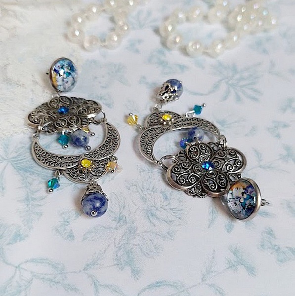 BO Il Etait une Fois cr&eacute;&eacute;es avec m&eacute;daillon m&eacute;tal et laiton, cabochons verres et perles cristal Swarovski 