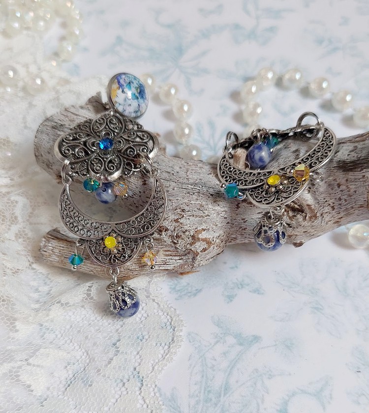 BO Il Etait une Fois cr&eacute;&eacute;es avec m&eacute;daillon m&eacute;tal et laiton, cabochons verres et perles cristal Swarovski 