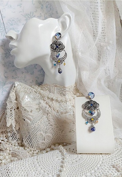 BO Il Etait une Fois cr&eacute;&eacute;es avec m&eacute;daillon m&eacute;tal et laiton, cabochons verres et perles cristal Swarovski 