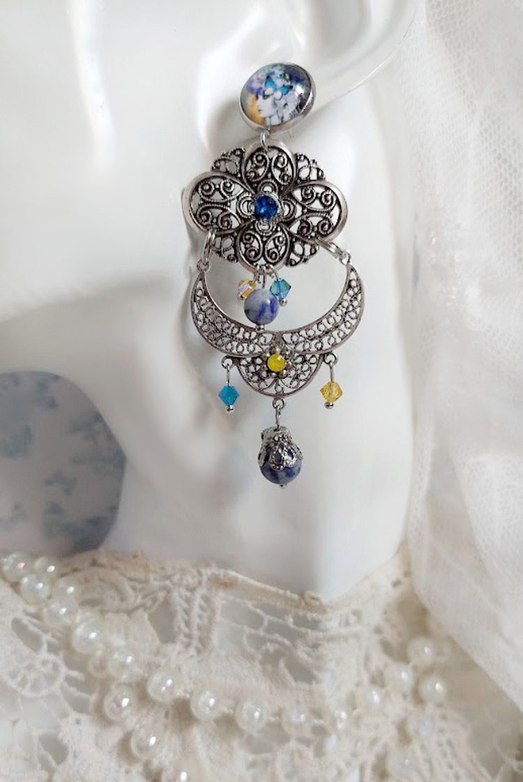 BO Il Etait une Fois cr&eacute;&eacute;es avec m&eacute;daillon m&eacute;tal et laiton, cabochons verres et perles cristal Swarovski 