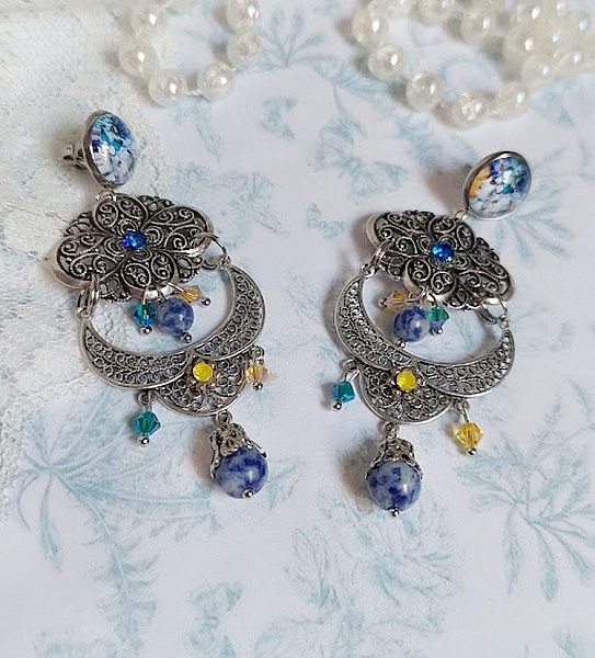 BO Il Etait une Fois cr&eacute;&eacute;es avec m&eacute;daillon m&eacute;tal et laiton, cabochons verres et perles cristal Swarovski 