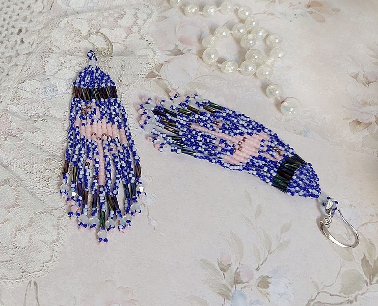 Boucles d'oreilles artisanales en perles motif flamant rose bleu.