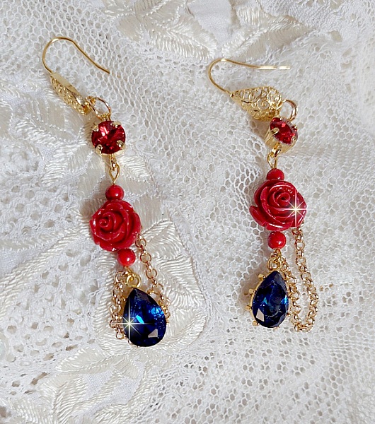 BO Flamenca mont&eacute;es avec cabochons en Cristal, roses en R&eacute;sine, perles rondes en Jade, une cha&icirc;ne avec des poires en oxyde de Zirconium