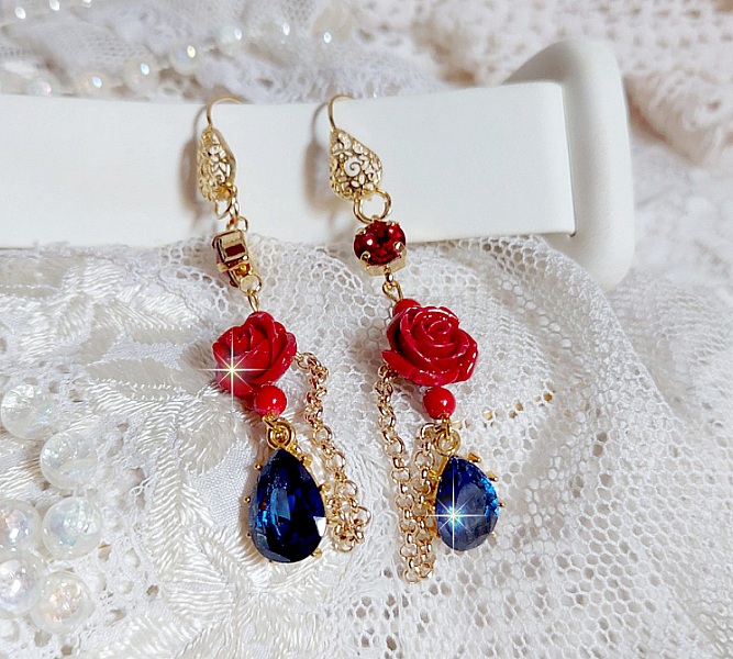 BO Flamenca mont&eacute;es avec cabochons en Cristal, roses en R&eacute;sine, perles rondes en Jade, une cha&icirc;ne avec des poires en oxyde de Zirconium