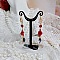 BO Flamenca mont&eacute;es avec cabochons en Cristal, roses en R&eacute;sine, perles rondes en Jade, une cha&icirc;ne avec des poires en oxyde de Zirconium