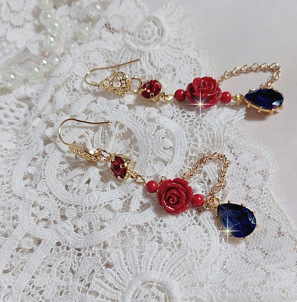 BO Flamenca mont&eacute;es avec cabochons en Cristal, roses en R&eacute;sine, perles rondes en Jade, une cha&icirc;ne avec des poires en oxyde de Zirconium