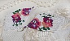 BO Fleurs de Cerisier mont&eacute;es aux rocailles de qualit&eacute; en verre. Couleurs : Blanc, Rose, Fuchsia, Violet et Vert. S&rsquo;ajoute aux rocailles des toupies Blanches Opaques avec des crochets en Argent 925.