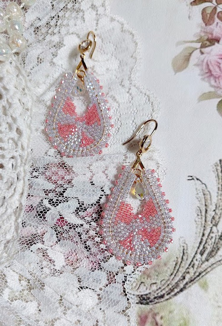 BO Florentine Lavande mont&eacute;es avec rocailles en verre, perles cristal Swarovski et crochets laiton