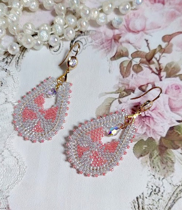 BO Florentine Lavande mont&eacute;es avec rocailles en verre, perles cristal Swarovski et crochets laiton