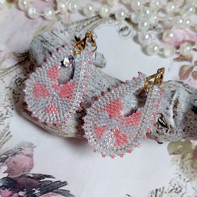 BO Florentine Lavande mont&eacute;es avec rocailles en verre, perles cristal Swarovski et crochets laiton