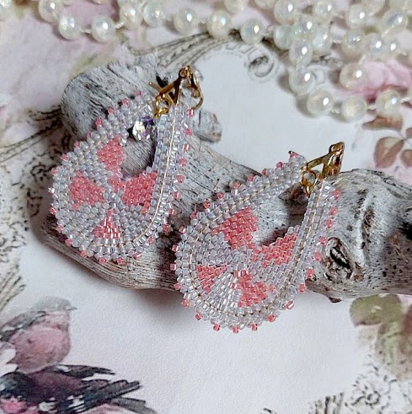 BO Florentine Lavande mont&eacute;es avec rocailles en verre, perles cristal Swarovski et crochets laiton