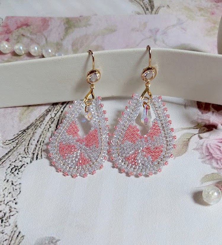 BO Florentine Lavande mont&eacute;es avec rocailles en verre, perles cristal Swarovski et crochets laiton