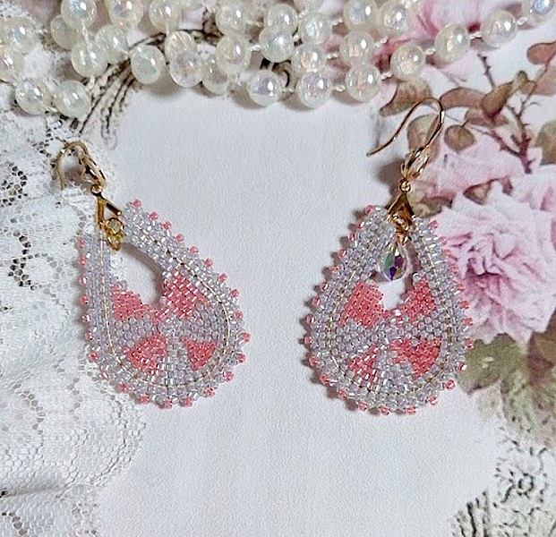 BO Florentine Lavande mont&eacute;es avec rocailles en verre, perles cristal Swarovski et crochets laiton