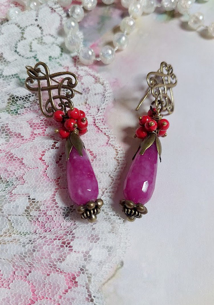 BO Framboises mont&eacute;es avec des perles en Jade, clous, rondelles, coupelles et crochets d'oreilles estampes 
