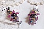 BO Funky Black avec des perles facett&eacute;es verre de boh&egrave;me en forme de potiron, fleurs clochettes Purple, fleurs lucites peintes &agrave; la main, coupelles et cristaux. Mont&eacute;s sur des crochets en laiton Noir.