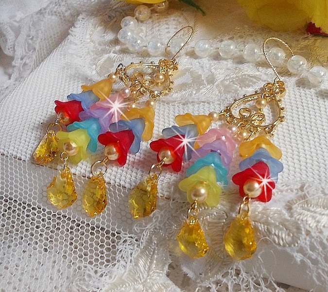BO Garden Flowers mont&eacute;es avec des gouttes, perles rondes nacr&eacute;es en Cristal, fleurs lucites, perles en Verre sur crochets diamant&eacute;es en Gold Filled 14 carats