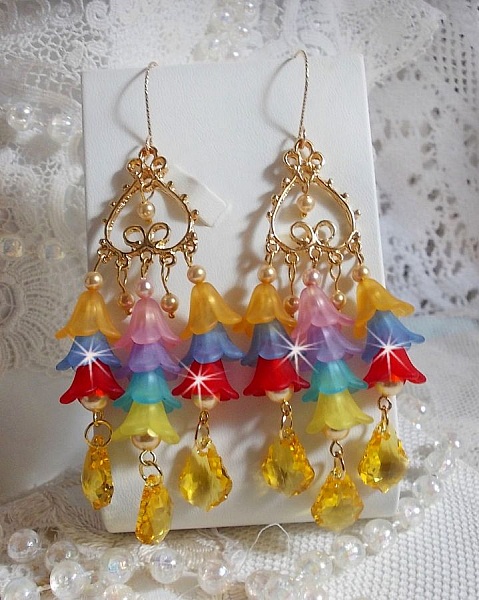 BO Garden Flowers mont&eacute;es avec des gouttes, perles rondes nacr&eacute;es en Cristal, fleurs lucites, perles en Verre sur crochets diamant&eacute;es en Gold Filled 14 carats