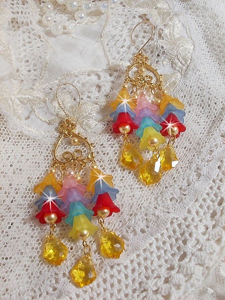 BO Garden Flowers mont&eacute;es avec des gouttes, perles rondes nacr&eacute;es en Cristal, fleurs lucites, perles en Verre sur crochets diamant&eacute;es en Gold Filled 14 carats