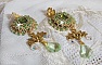 BO Garden Party brod&eacute;es avec des cabochons vintage vert, des cristaux de Swarovski, des perles nacr&eacute;es et des rocailles Miyuki