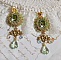 BO Garden Party brod&eacute;es avec des cabochons vintage vert, des cristaux de Swarovski, des perles nacr&eacute;es et des rocailles Miyuki